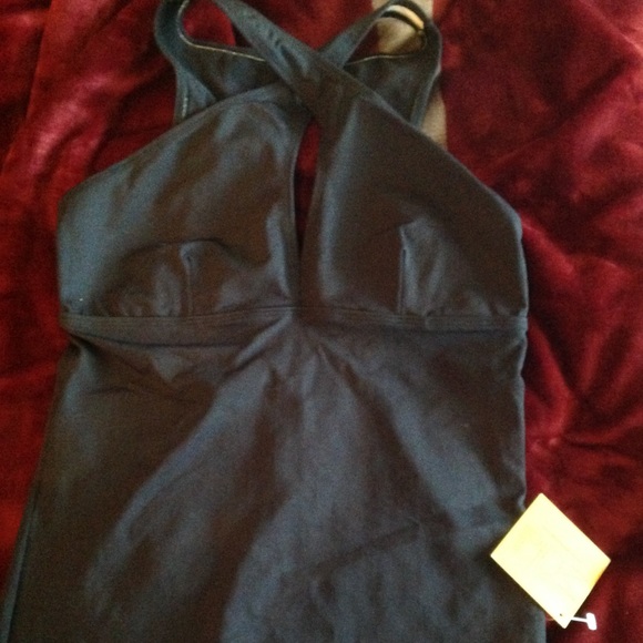 Workout top - Picture 1 of 4